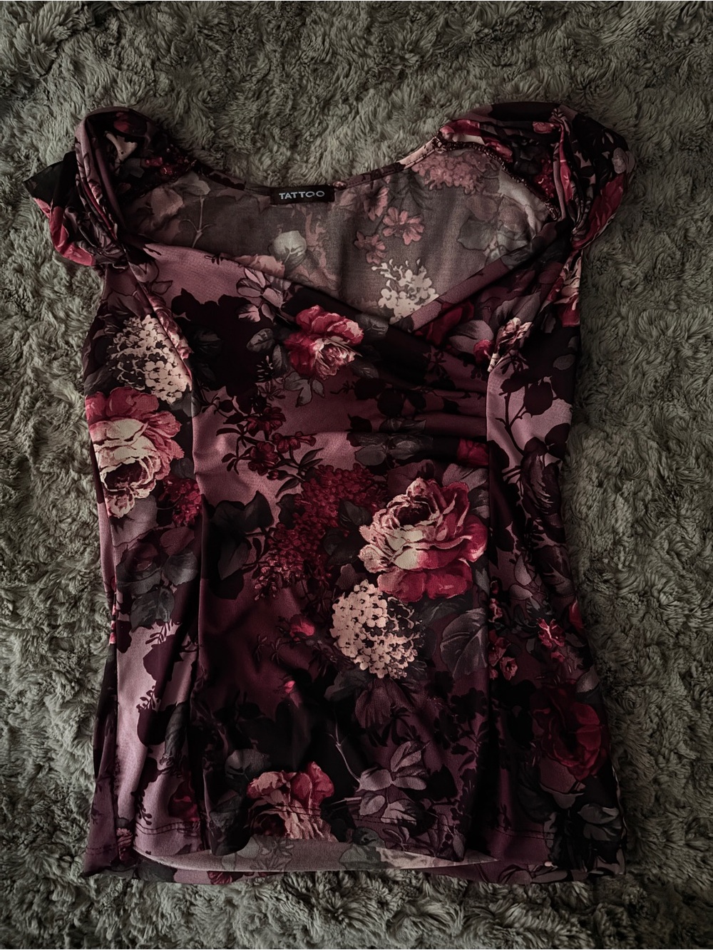 Vintage TATTOO V-Neck Top Berry color Floral